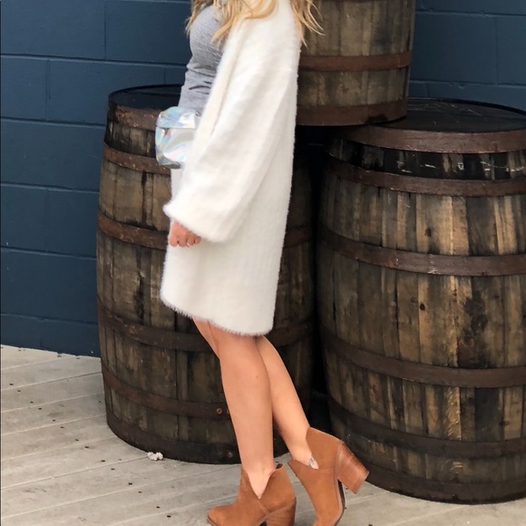 White cardigan - Picture 1 of 8